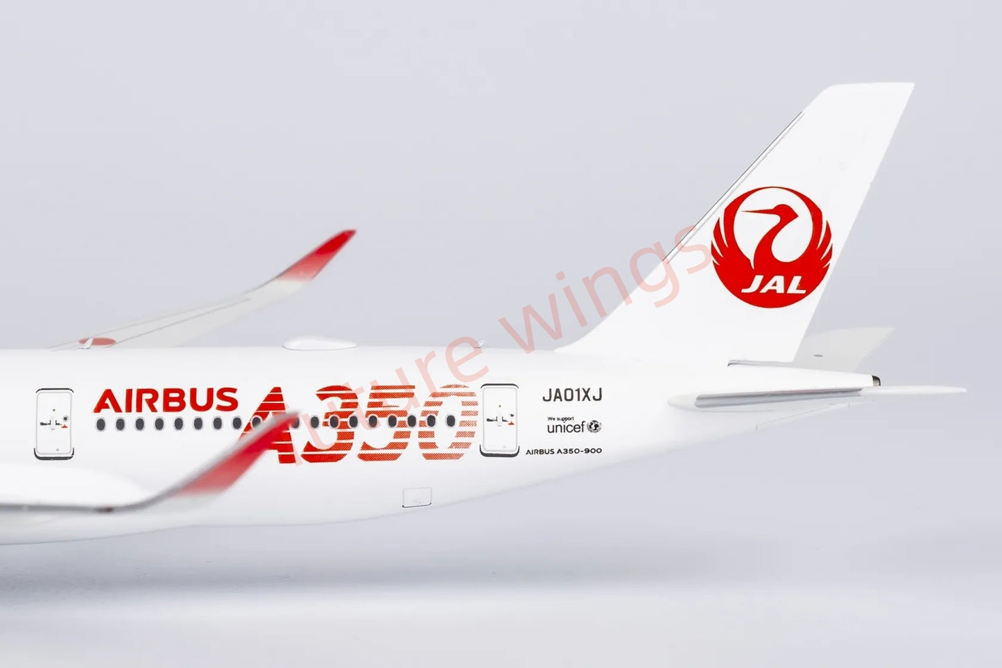 1:400 NG Models NG39095 Japan Airlines A350-900 JA01XJ "Red" Aircraft Model+Free Tractor