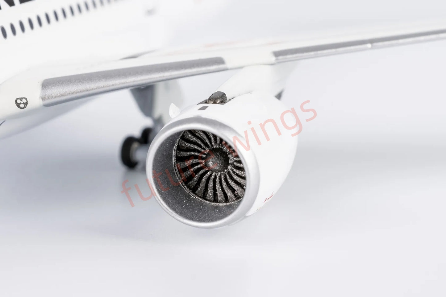 1:400 NG Models NG39095 Japan Airlines A350-900 JA01XJ "Red" Aircraft Model+Free Tractor