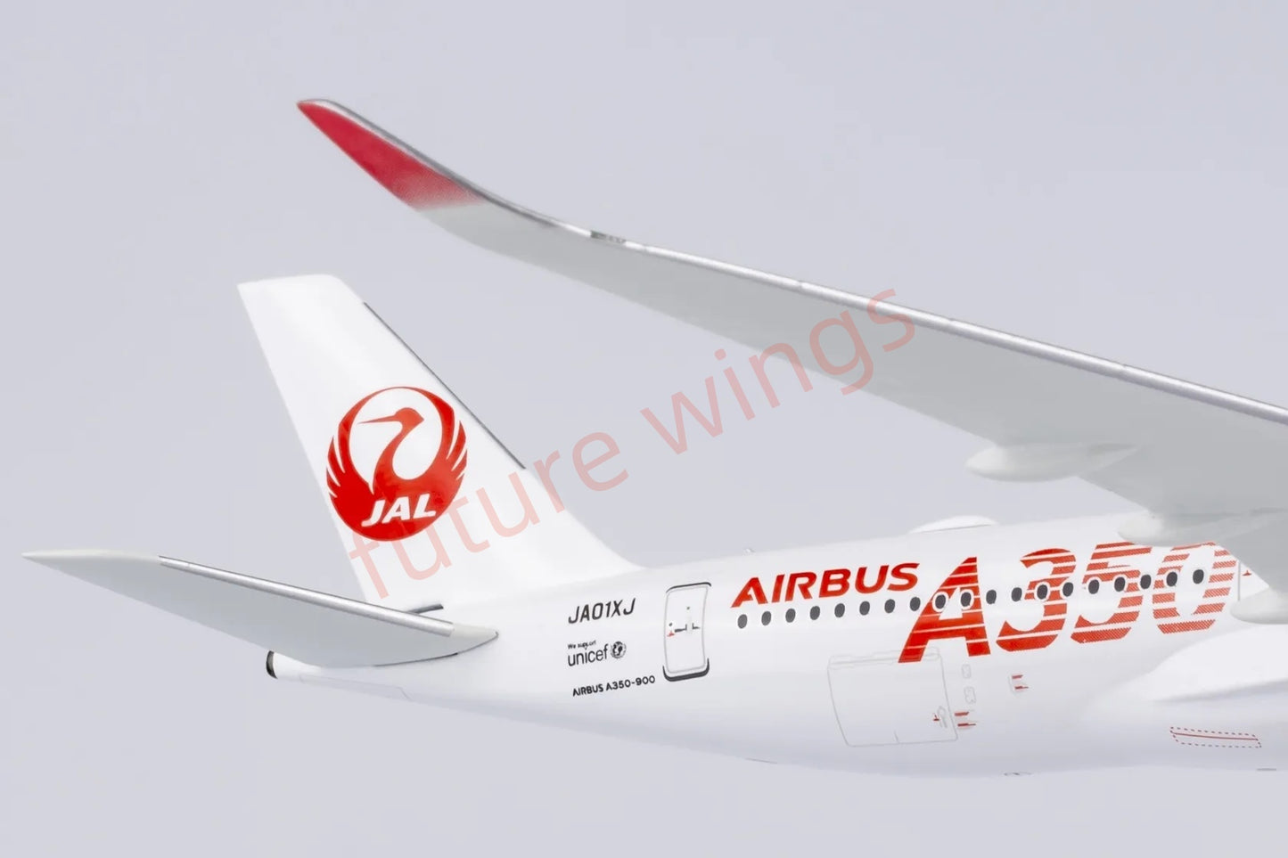 1:400 NG Models NG39095 Japan Airlines A350-900 JA01XJ "Red" Aircraft Model+Free Tractor
