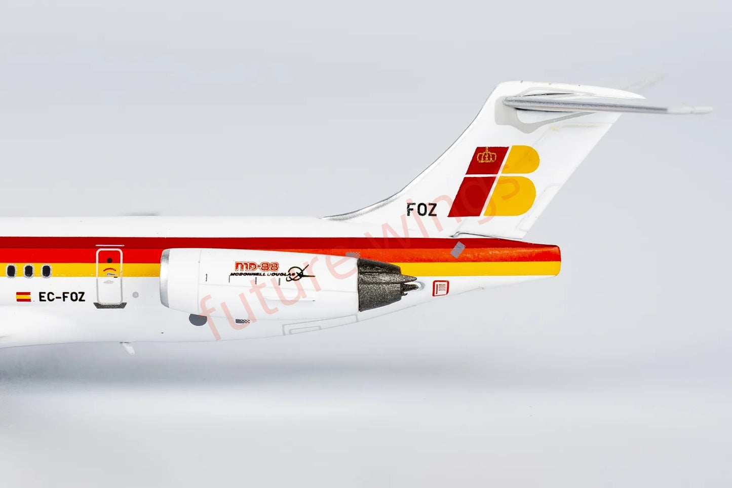 1:400 NG Models NG83005 Iberia McDonnell Douglas MD-88 EC-FOZ Aircraft Model+Free Tractor