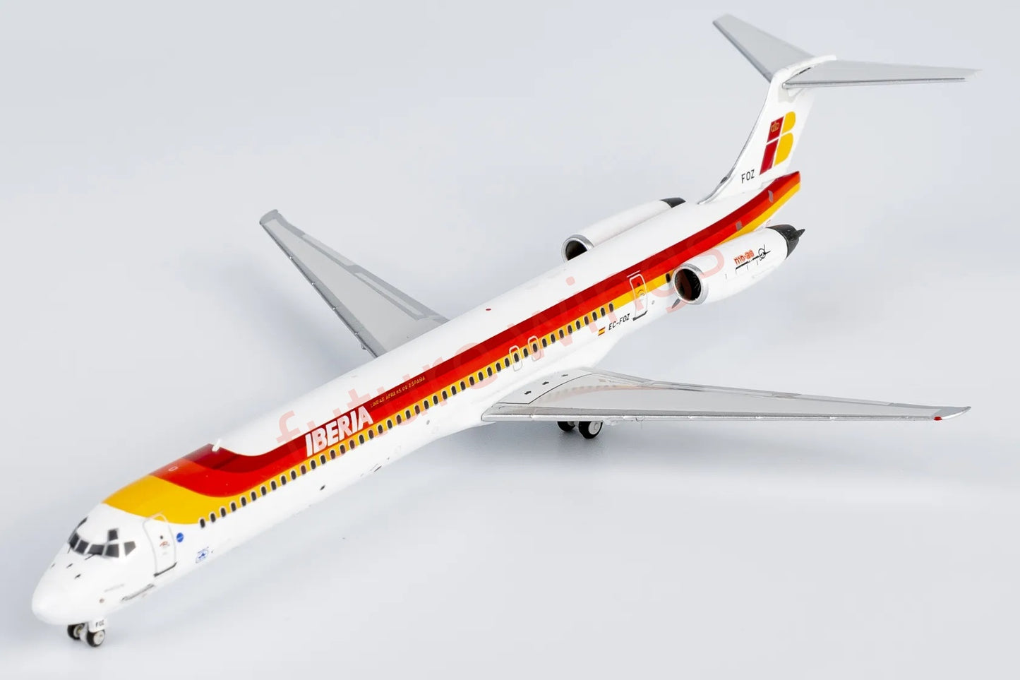 1:400 NG Models NG83005 Iberia McDonnell Douglas MD-88 EC-FOZ Aircraft Model+Free Tractor