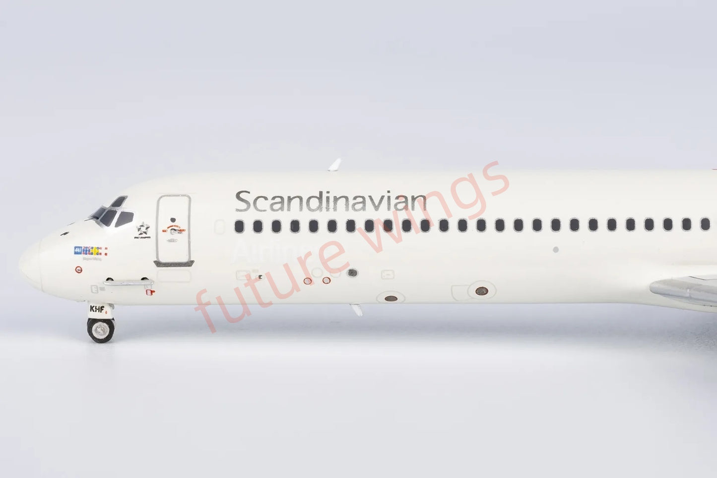 1:400 NG Models NG84003 SAS McDonnell Douglas MD-87 OY-KHF Aircraft Model+Free Tractor