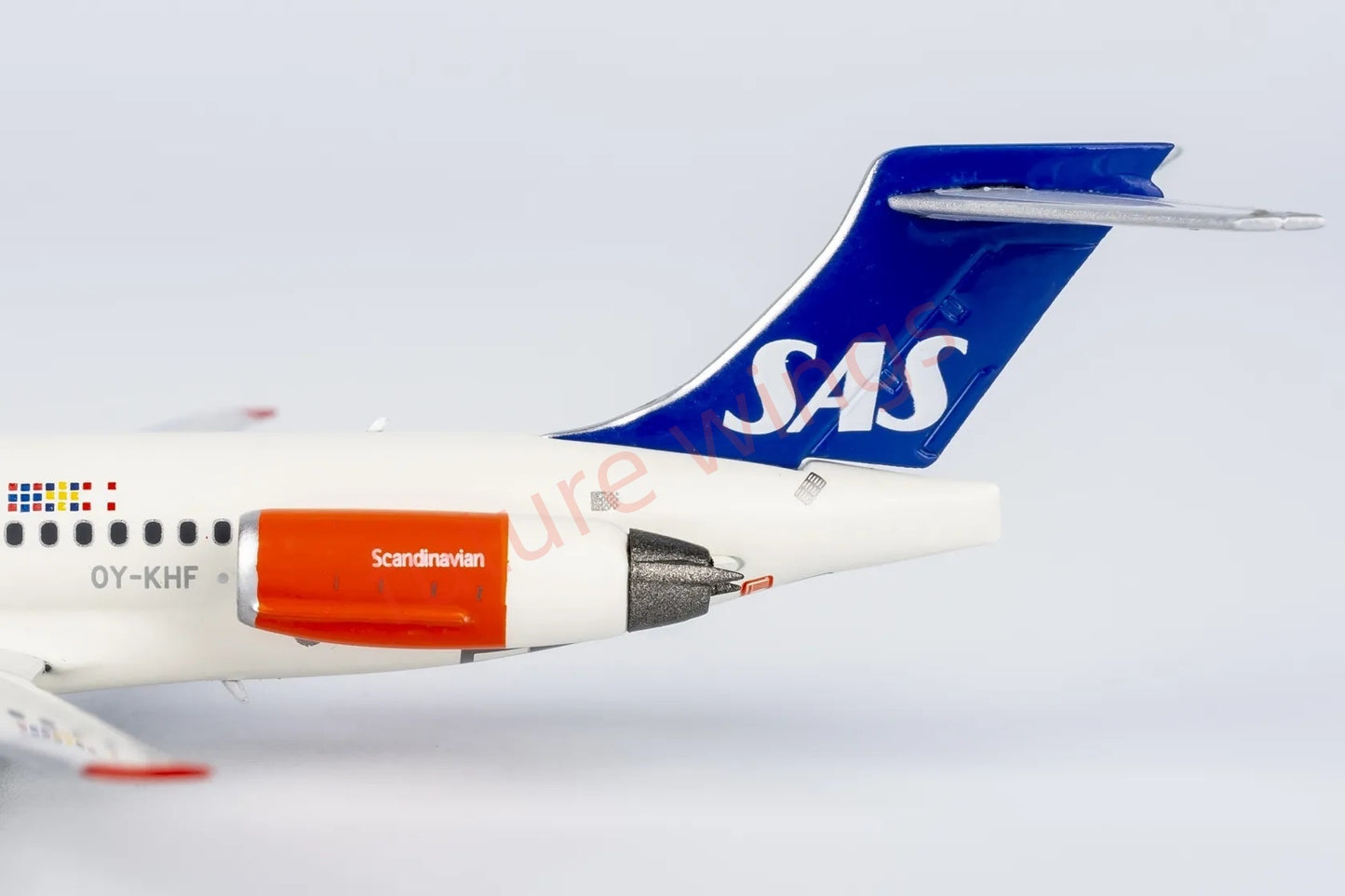 1:400 NG Models NG84003 SAS McDonnell Douglas MD-87 OY-KHF Aircraft Model+Free Tractor