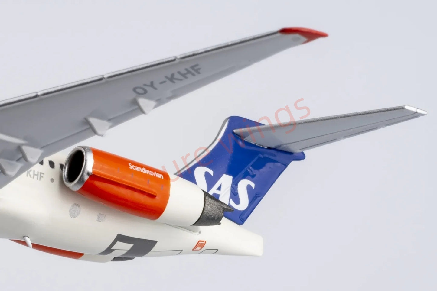 1:400 NG Models NG84003 SAS McDonnell Douglas MD-87 OY-KHF Aircraft Model+Free Tractor