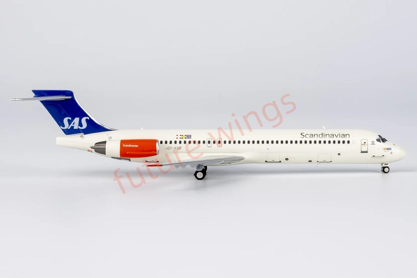 1:400 NG Models NG84003 SAS McDonnell Douglas MD-87 OY-KHF Aircraft Model+Free Tractor