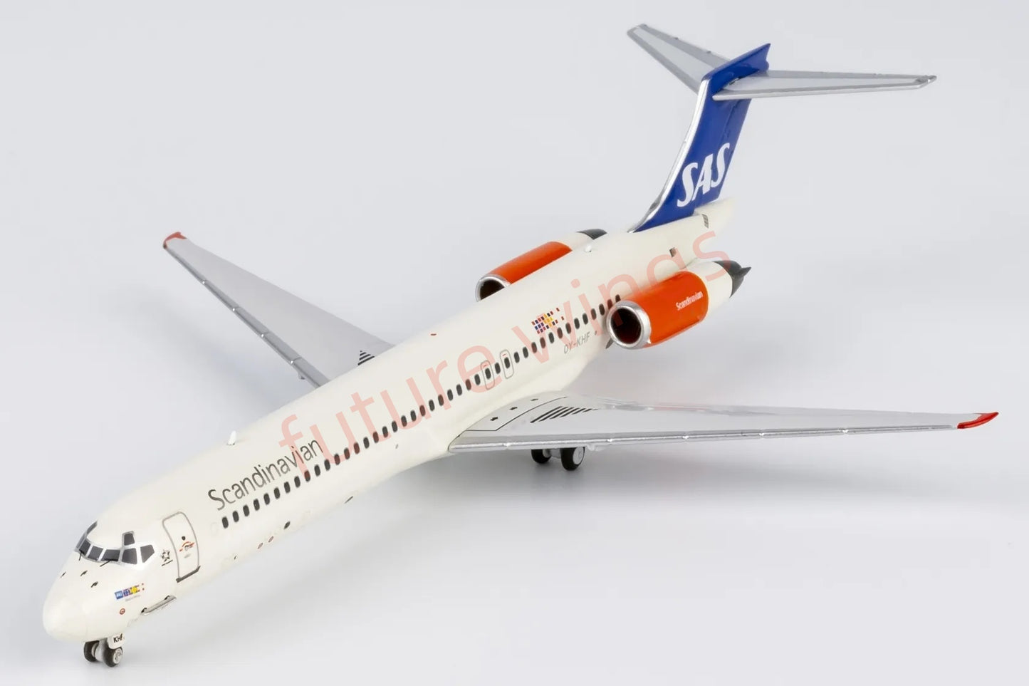 1:400 NG Models NG84003 SAS McDonnell Douglas MD-87 OY-KHF Aircraft Model+Free Tractor