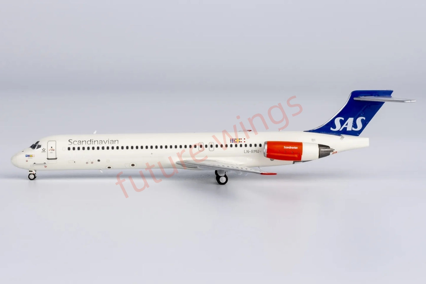 1:400 NG Models NG84002 SAS McDonnell Douglas MD-87 LN-RMU Aircraft Model+Free Tractor