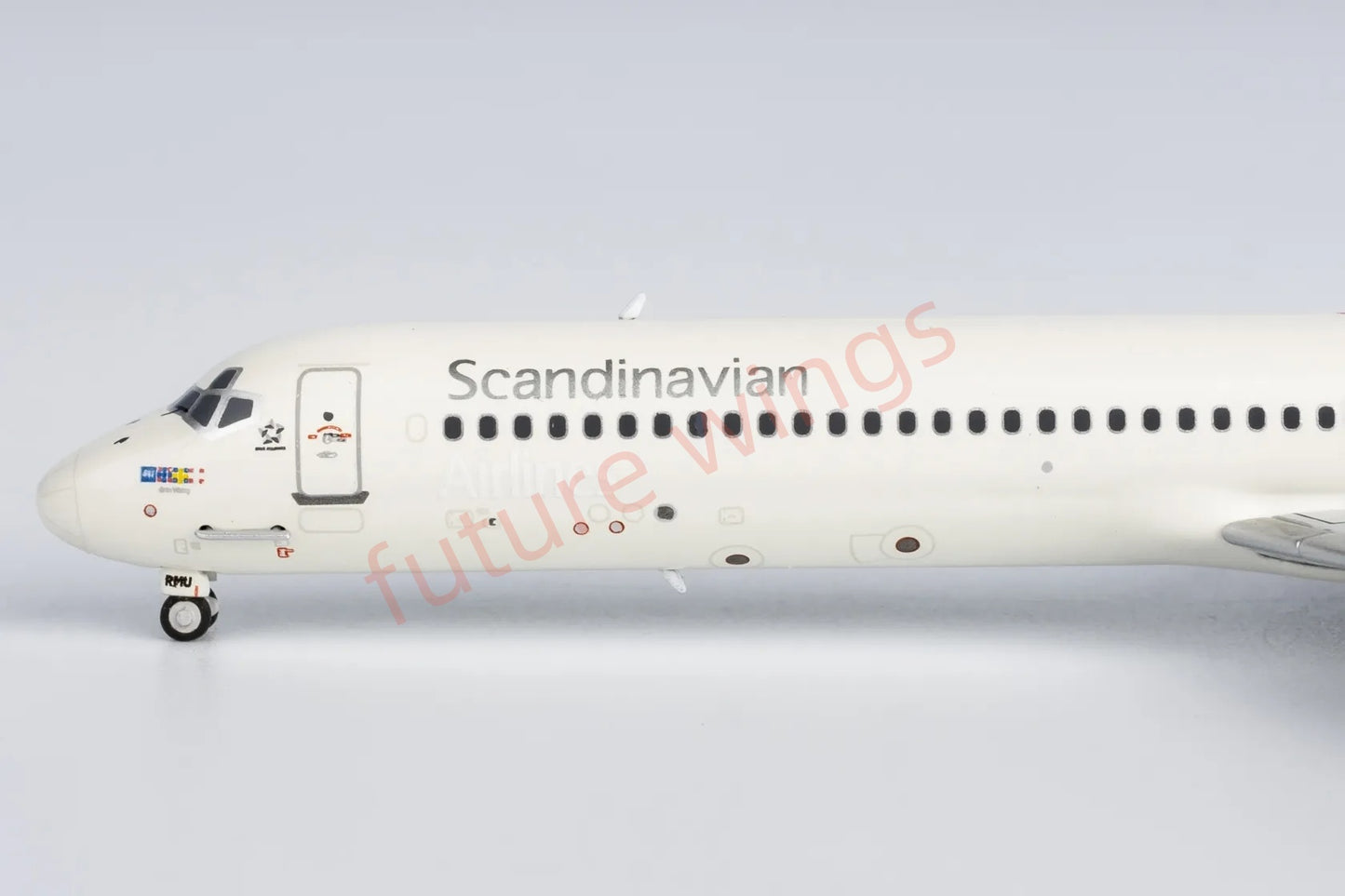 1:400 NG Models NG84002 SAS McDonnell Douglas MD-87 LN-RMU Aircraft Model+Free Tractor