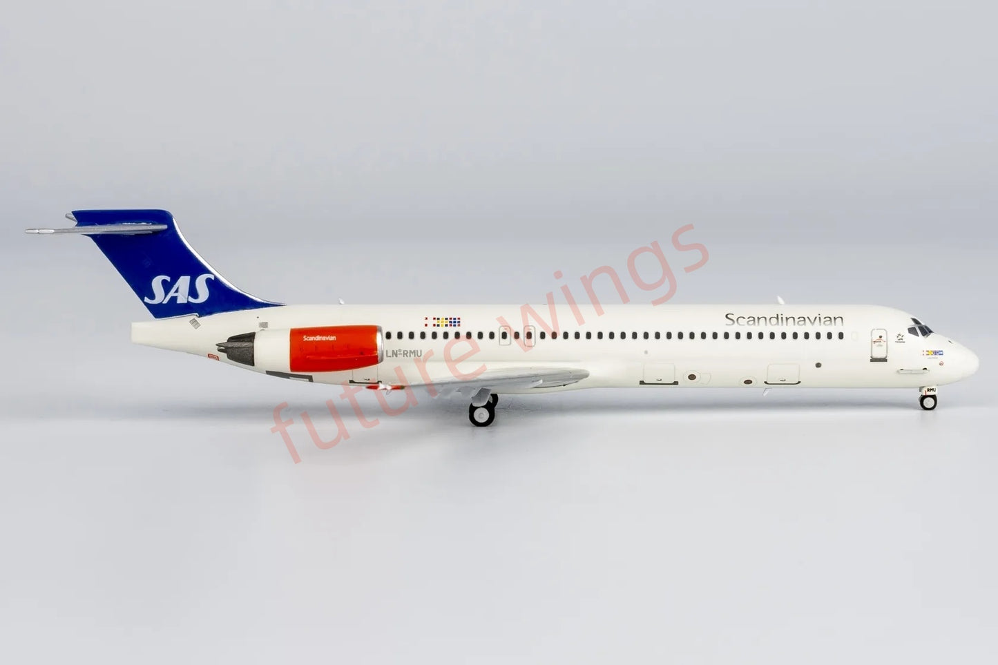 1:400 NG Models NG84002 SAS McDonnell Douglas MD-87 LN-RMU Aircraft Model+Free Tractor