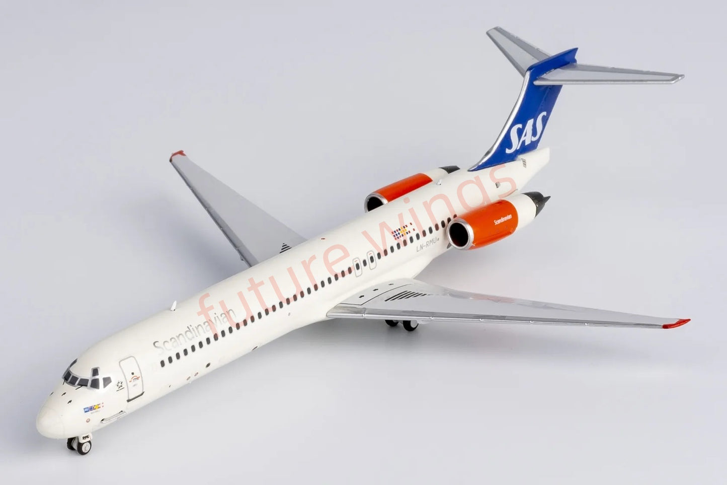 1:400 NG Models NG84002 SAS McDonnell Douglas MD-87 LN-RMU Aircraft Model+Free Tractor