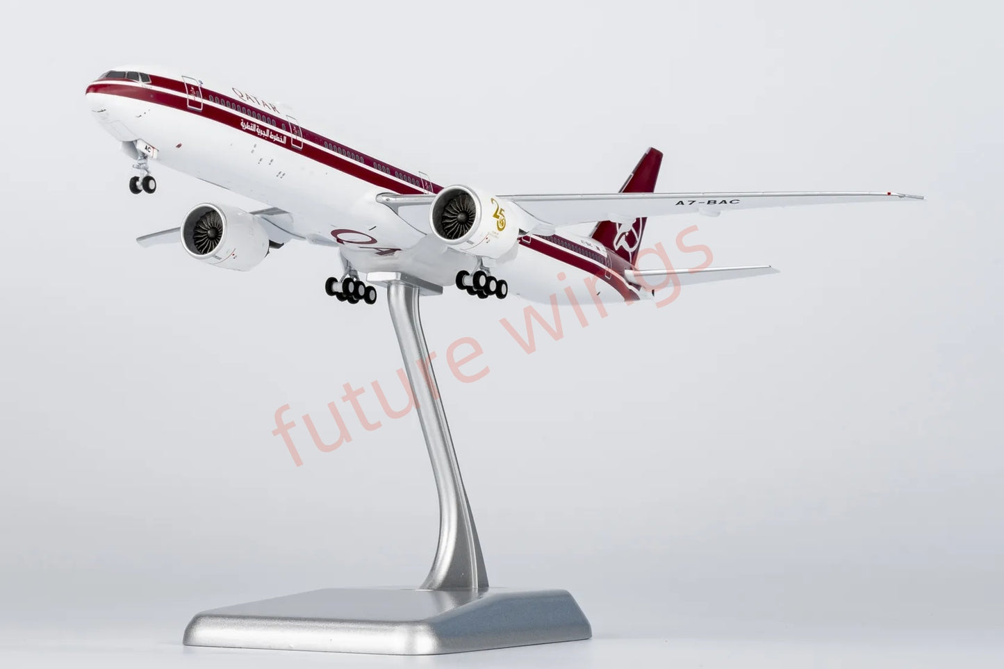 1:400 NG Models NG73009 Qatar Airways B777-300ER A7-BAC Aircraft Model+Free Tractor