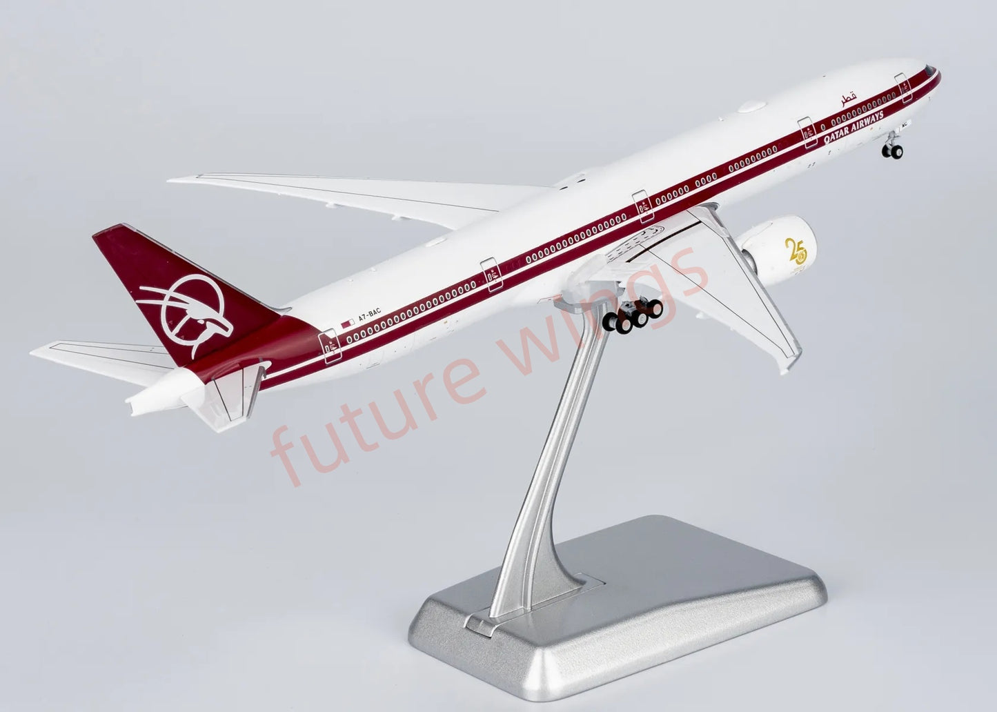 1:400 NG Models NG73009 Qatar Airways B777-300ER A7-BAC Aircraft Model+Free Tractor