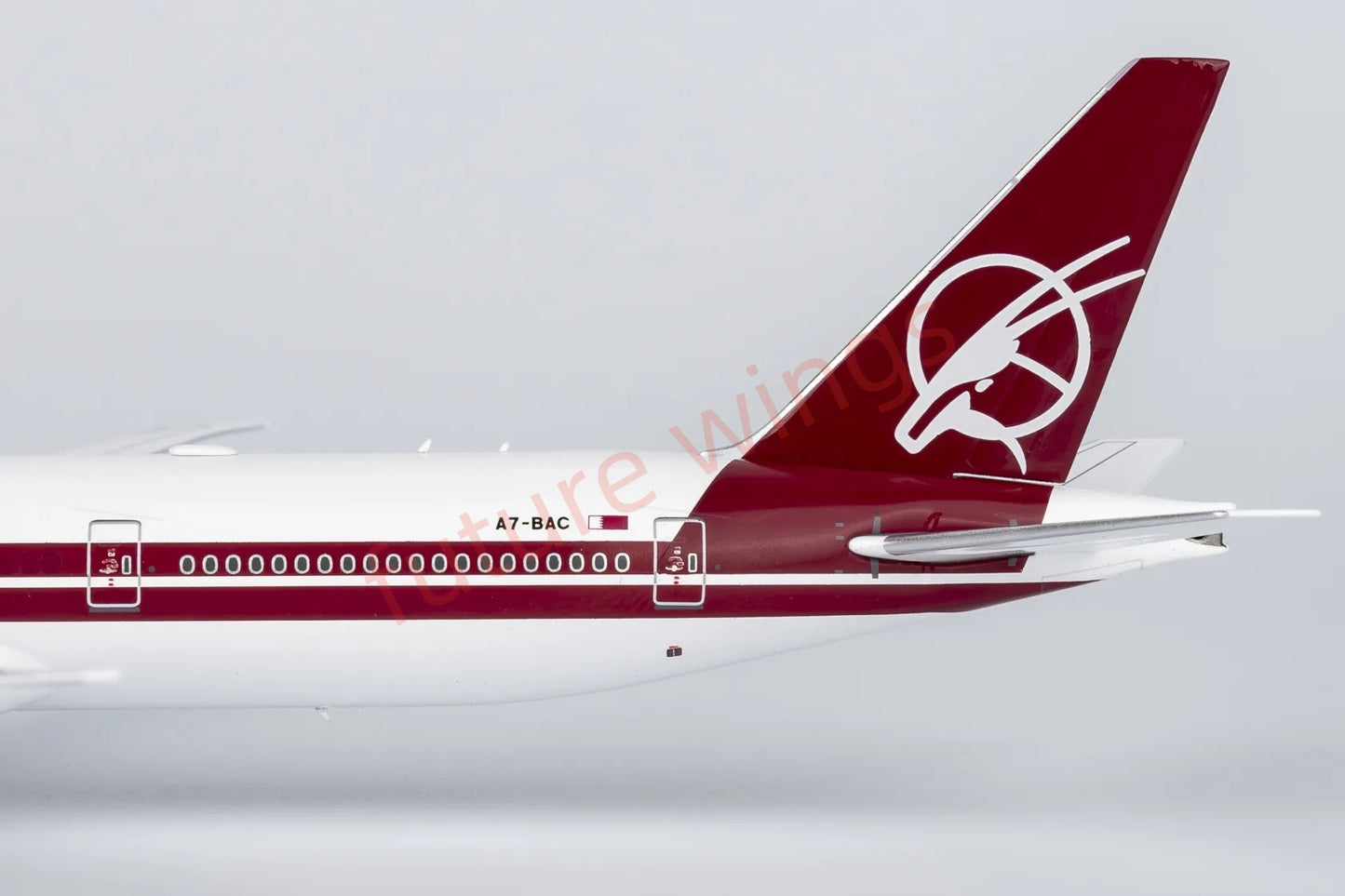1:400 NG Models NG73009 Qatar Airways B777-300ER A7-BAC Aircraft Model+Free Tractor