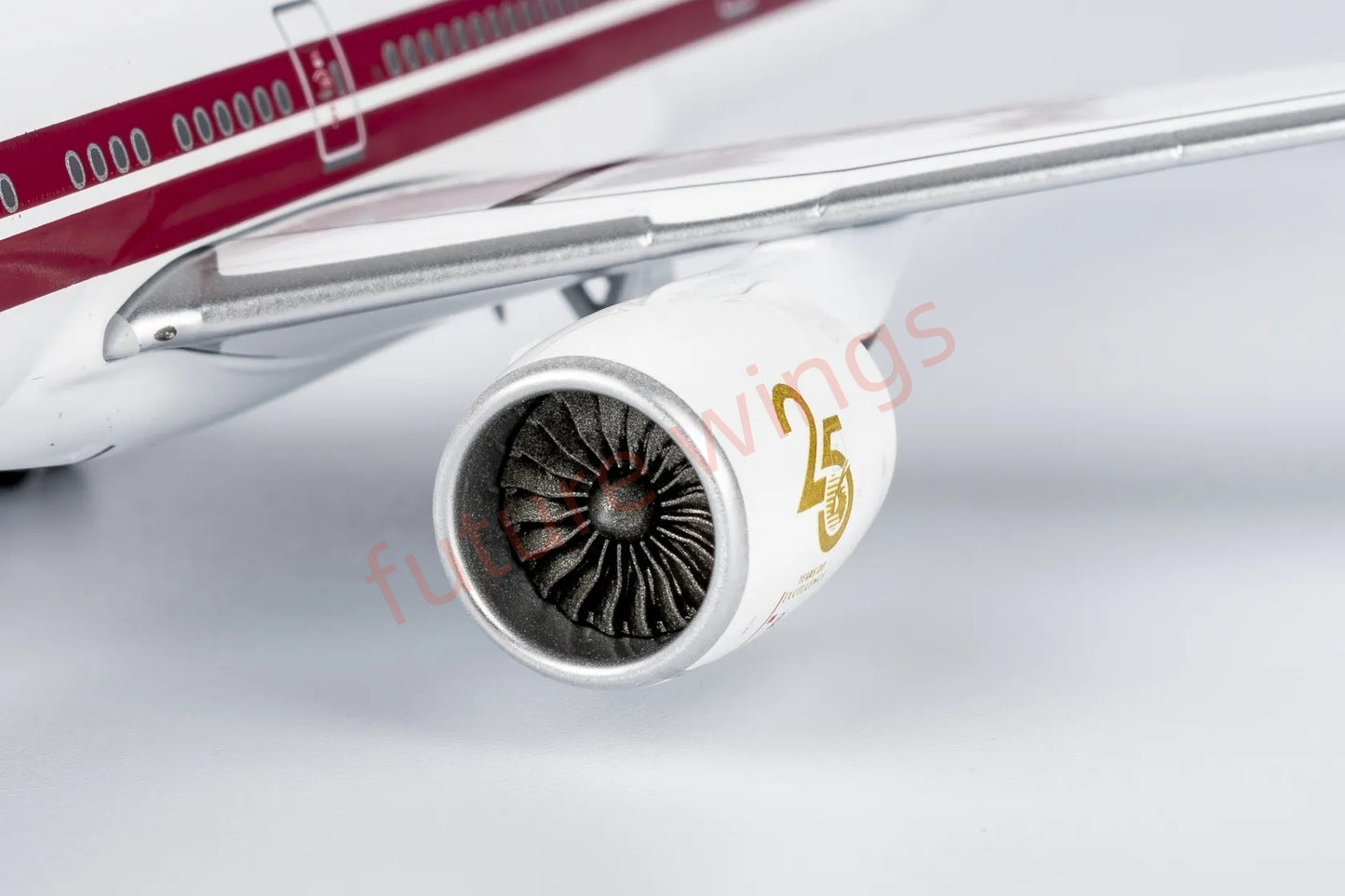 1:400 NG Models NG73009 Qatar Airways B777-300ER A7-BAC Aircraft Model+Free Tractor