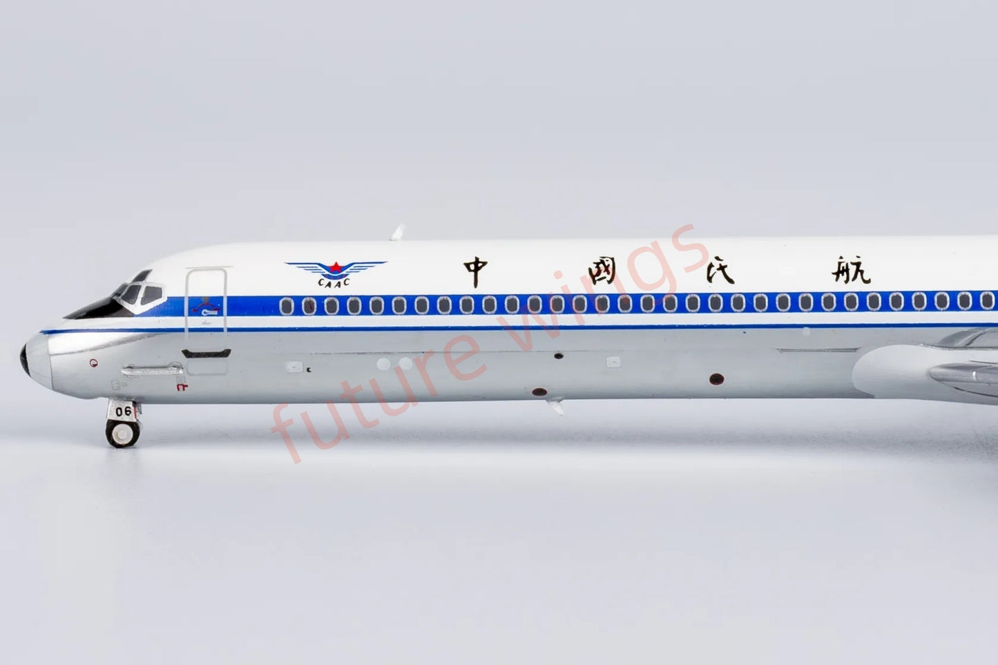 1:400 NG Models NG83015 CAAC McDonnell Douglas MD-82 B-2106 Aircraft Model+Free Tractor