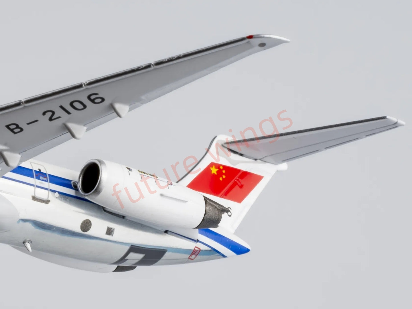 1:400 NG Models NG83015 CAAC McDonnell Douglas MD-82 B-2106 Aircraft Model+Free Tractor