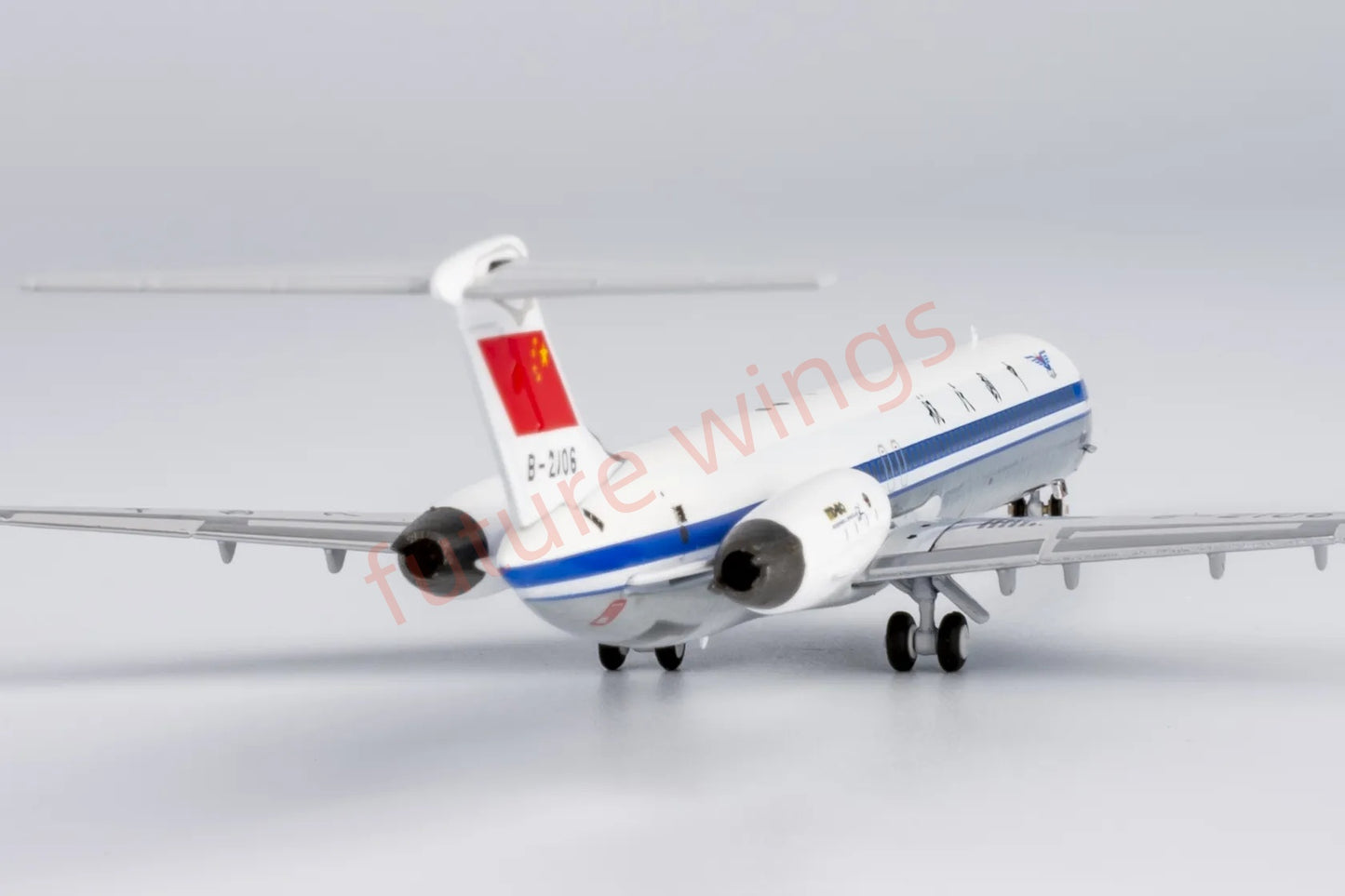 1:400 NG Models NG83015 CAAC McDonnell Douglas MD-82 B-2106 Aircraft Model+Free Tractor