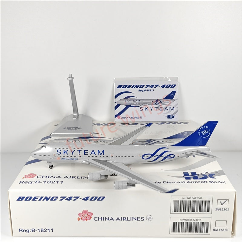 1:400 HX Models China Airlines B747-400 B-18211 "SKYTEAM"Aircraft Model With Stand+Free Tractor