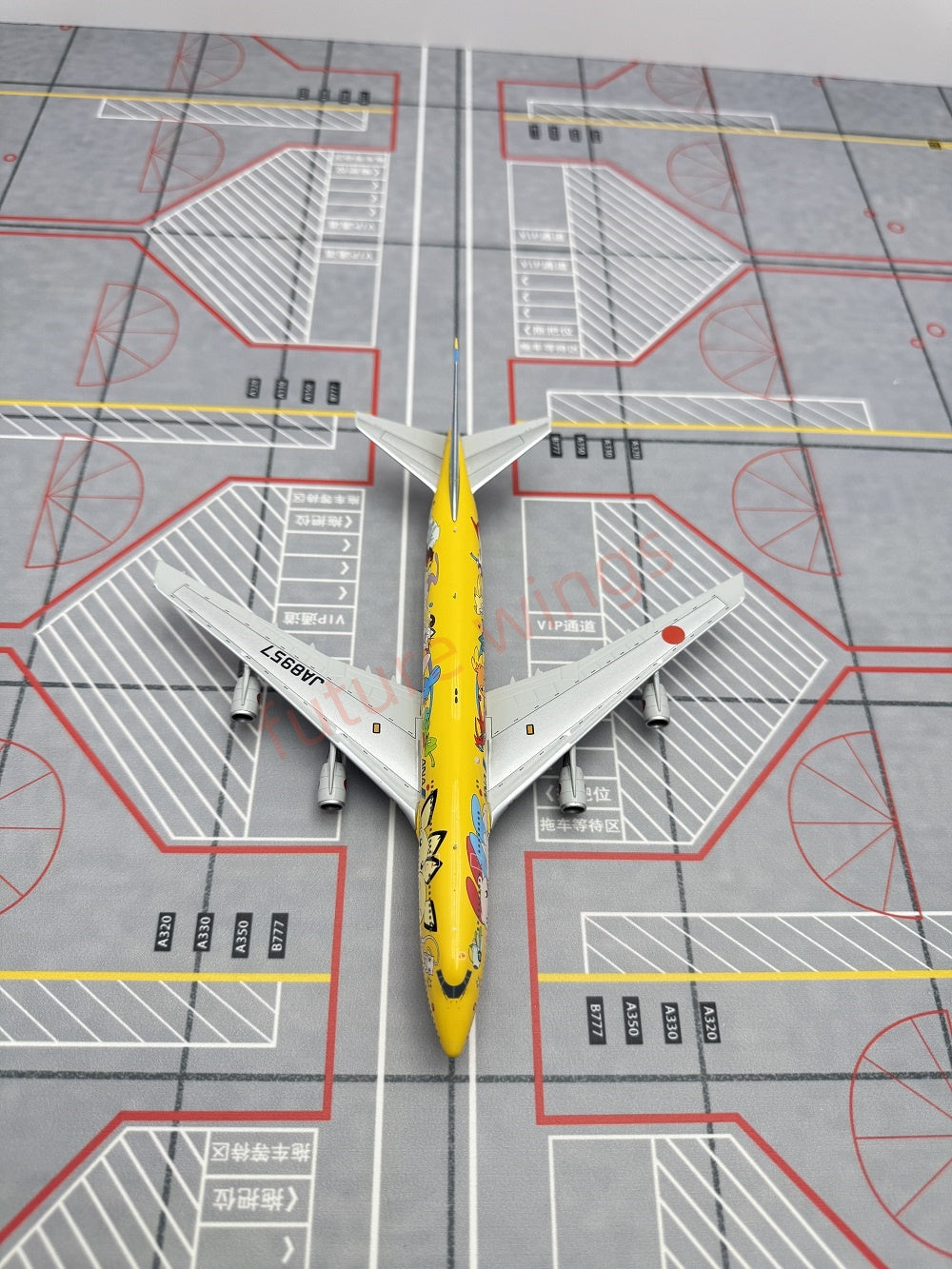 1:400 Geministar ANA B747-400 JA8957 "Pokemon" Aircraft Model+Free Tractor