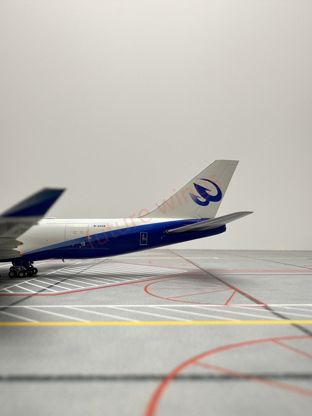 1:400 Geministar Great Wall Airlines B747-400 B-2428 Aircraft Model+Free Tractor