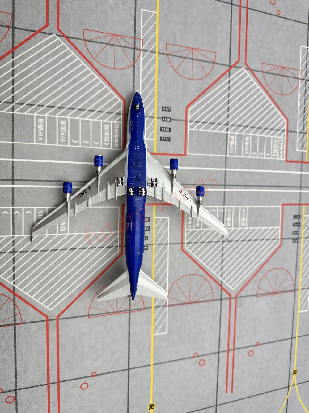 1:400 Geministar Great Wall Airlines B747-400 B-2428 Aircraft Model+Free Tractor