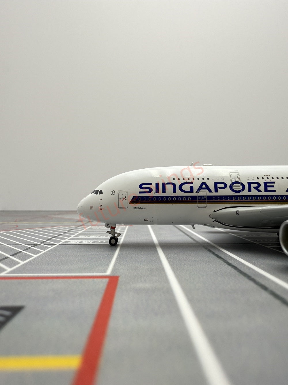 1:400 YY Wings Singapore Airlines A380 9V-SKJ Aircraft Model+Tractor