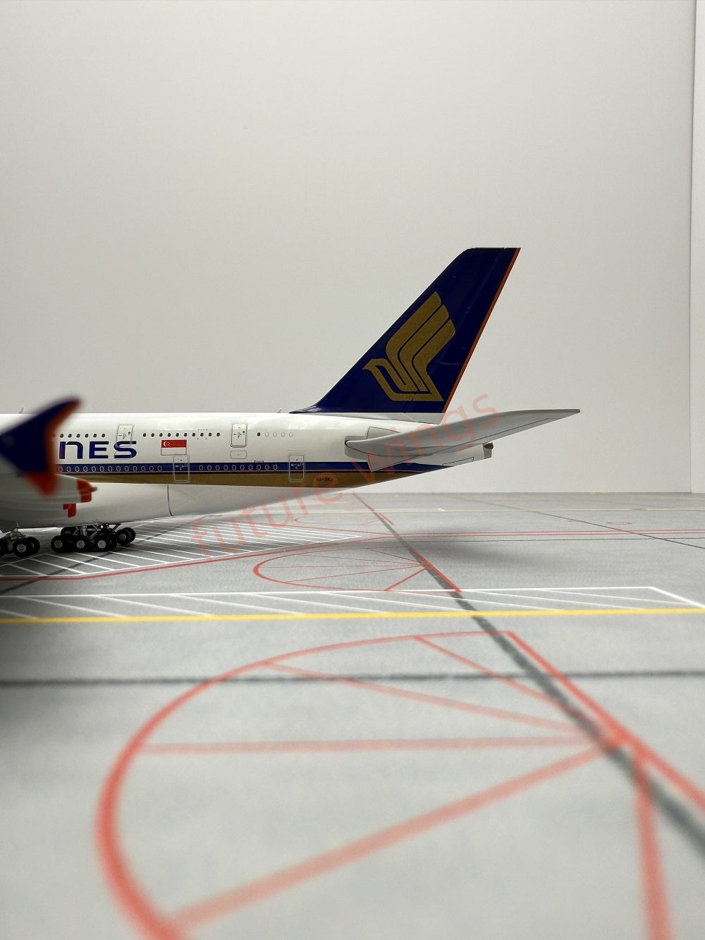 1:400 YY Wings Singapore Airlines A380 9V-SKJ Aircraft Model+Tractor