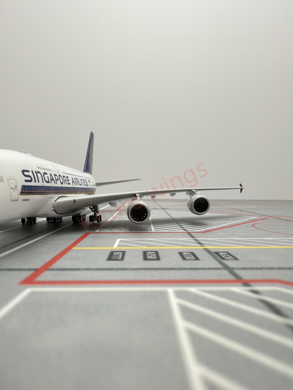 1:400 YY Wings Singapore Airlines A380 9V-SKJ Aircraft Model+Tractor