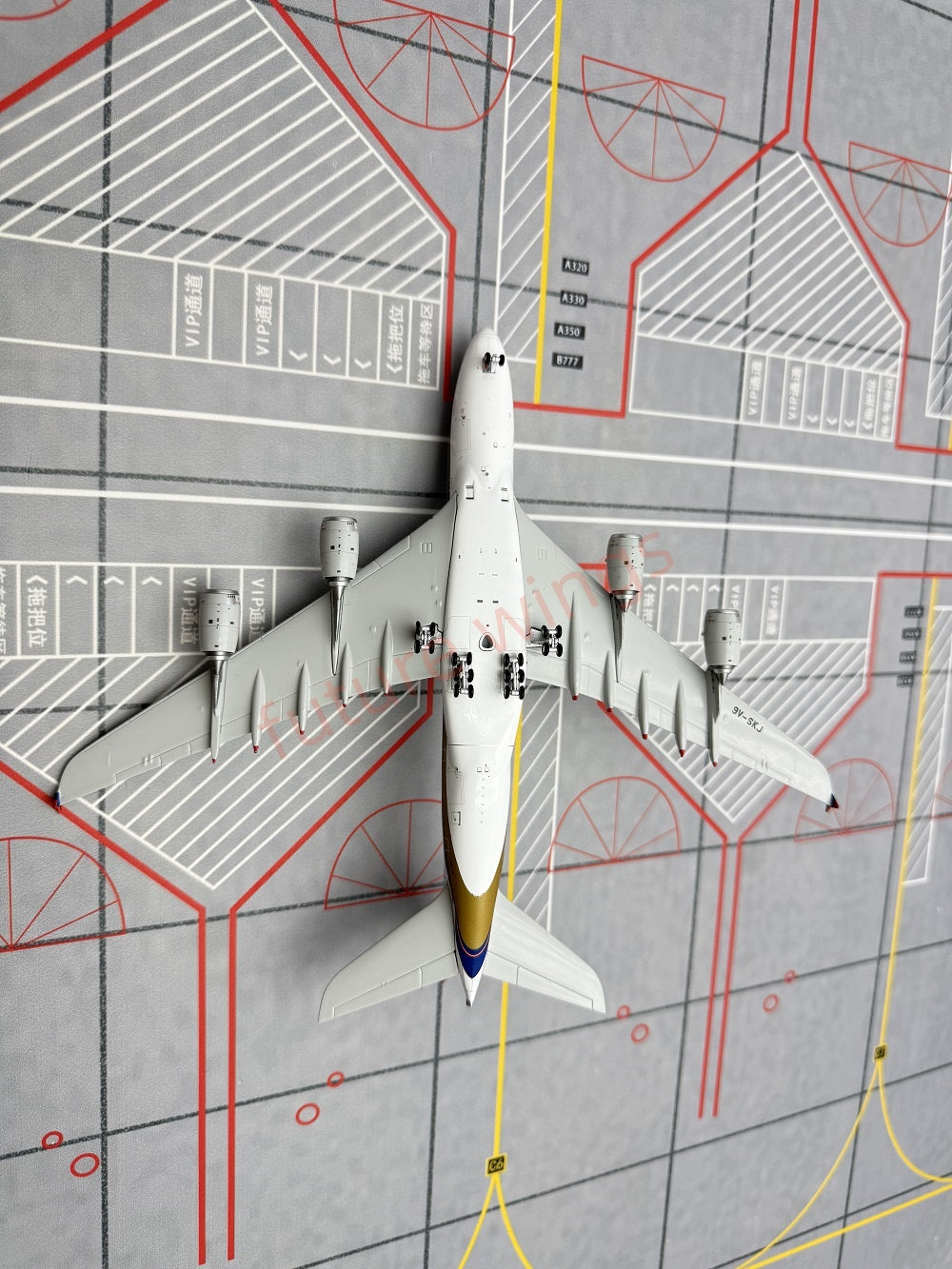 1:400 YY Wings Singapore Airlines A380 9V-SKJ Aircraft Model+Tractor