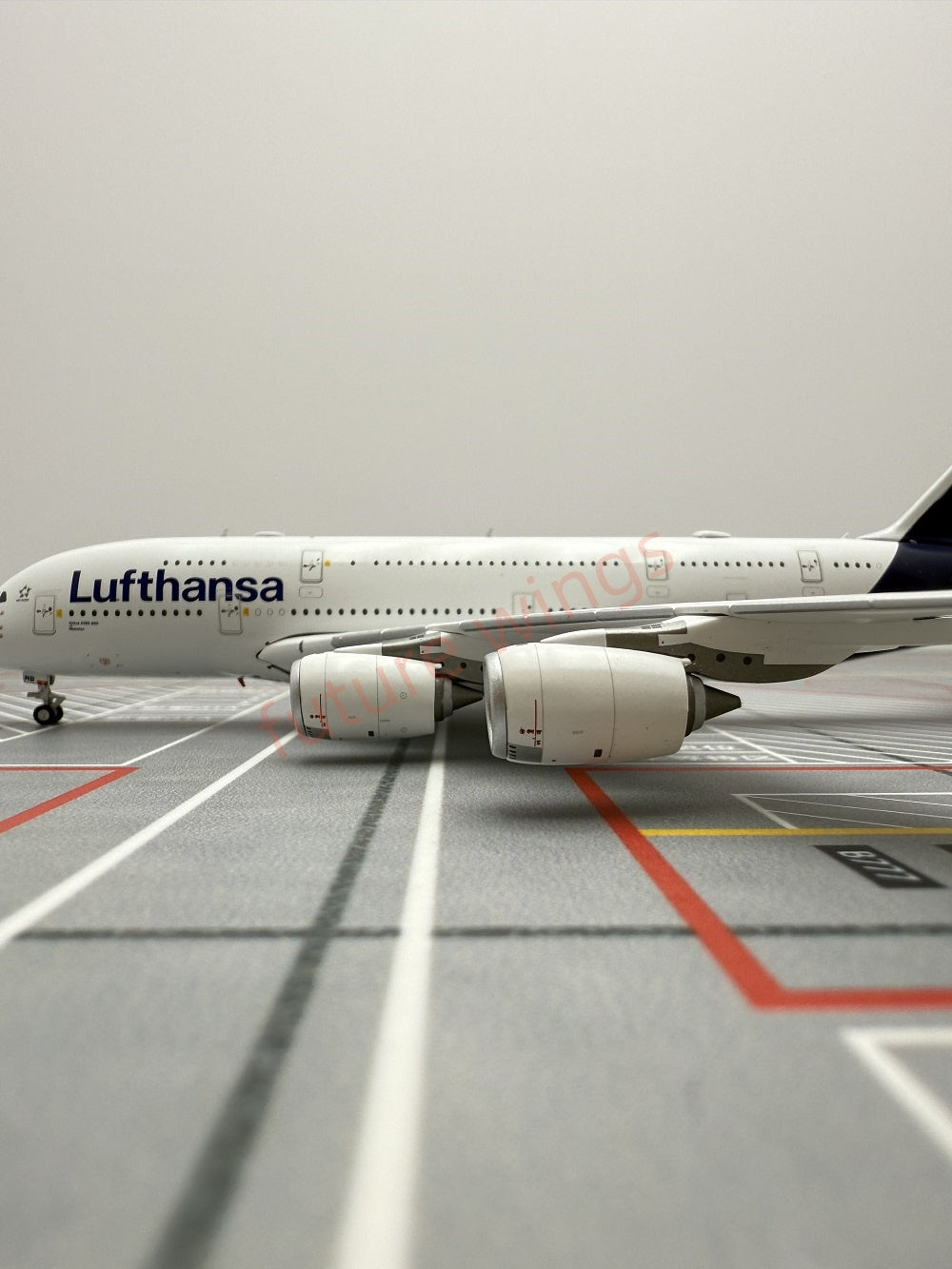 1:400 YY Wings Lufthansa Airlines A380 D-AIMB/D-AIMC Aircraft Model+Tractor