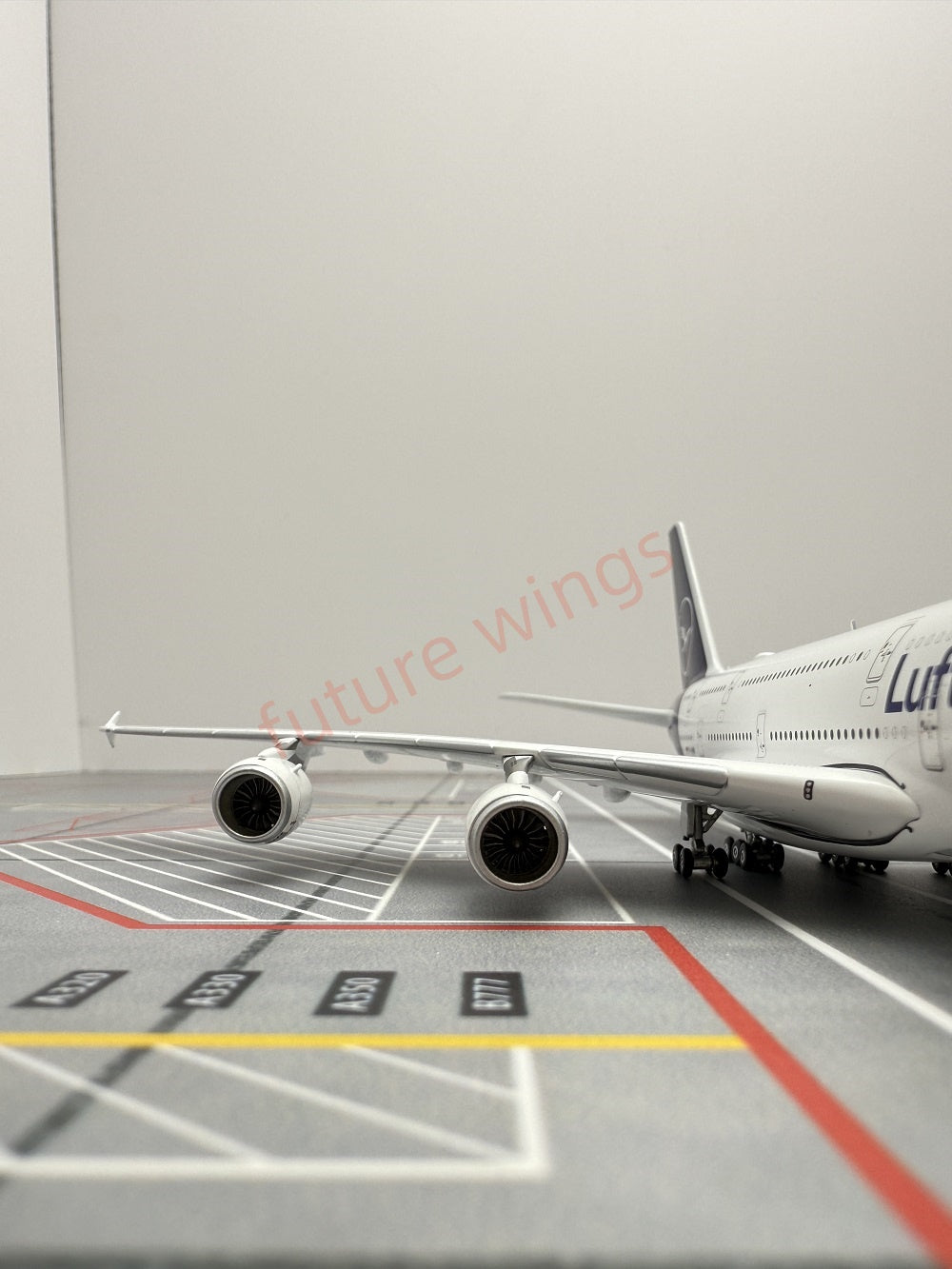 1:400 YY Wings Lufthansa Airlines A380 D-AIMB/D-AIMC Aircraft Model+Tractor