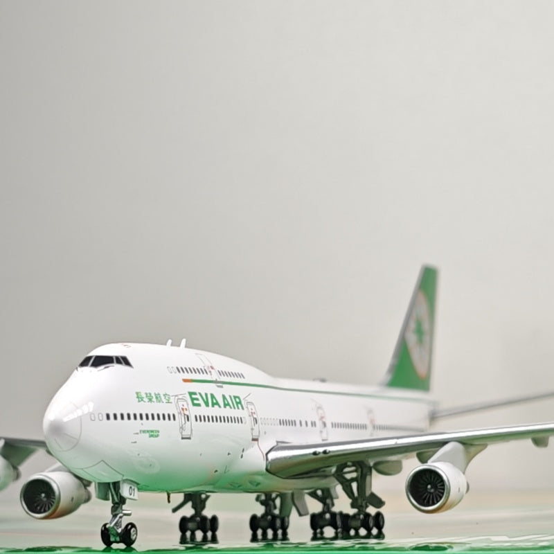 1:400 Geministar EVA Air B747-400 B-16401 Aircraft Model+Free Tractor