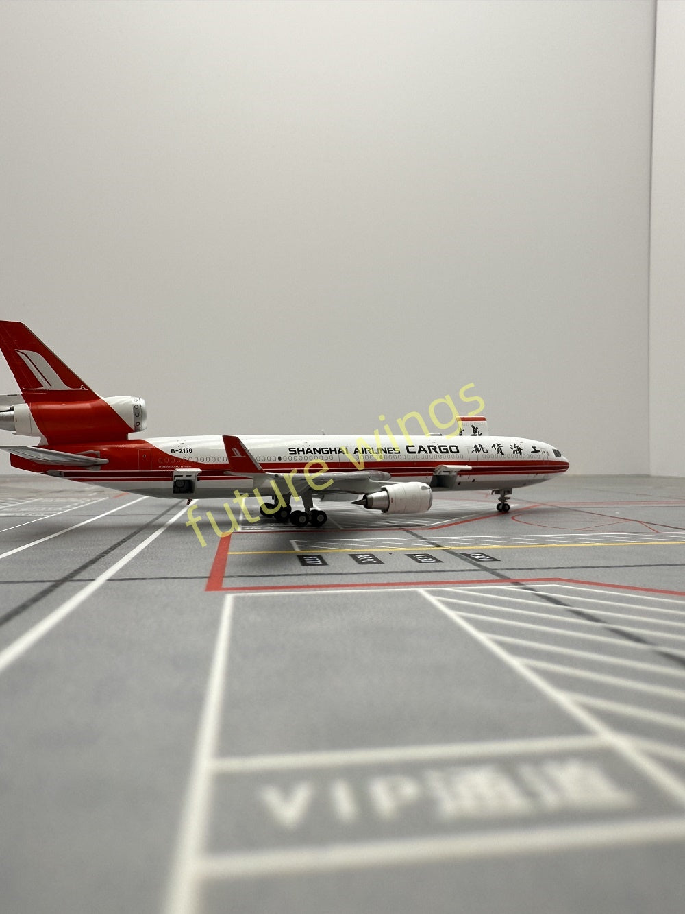1:400 YY Wings Shanghai Airlines McDonnell MD-11 B-2176 B-2177 B-2178 B-2179 Aircraft Model+Free Tractor