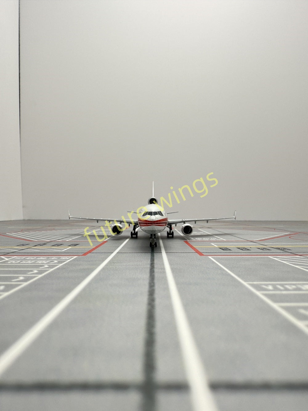 1:400 YY Wings Shanghai Airlines McDonnell MD-11 B-2176 B-2177 B-2178 B-2179 Aircraft Model+Free Tractor