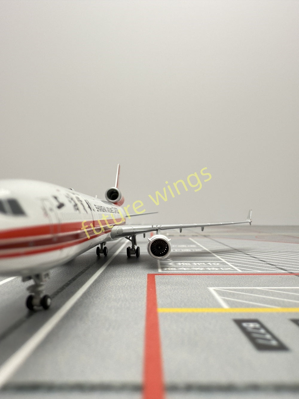 1:400 YY Wings Shanghai Airlines McDonnell MD-11 B-2176 B-2177 B-2178 B-2179 Aircraft Model+Free Tractor