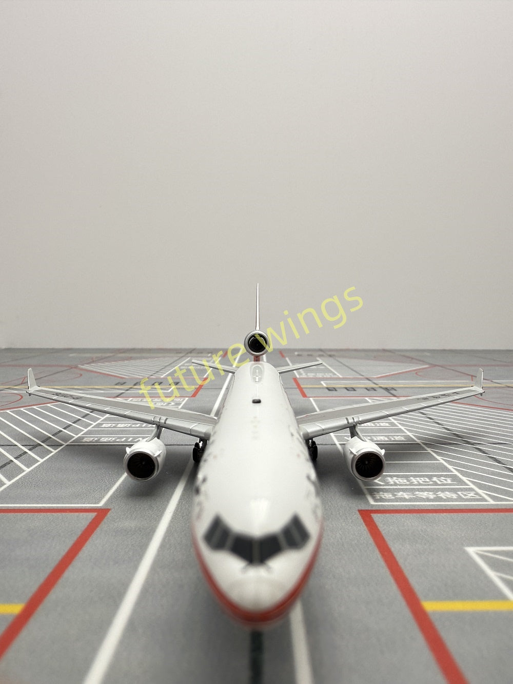 1:400 YY Wings Shanghai Airlines McDonnell MD-11 B-2176 B-2177 B-2178 B-2179 Aircraft Model+Free Tractor