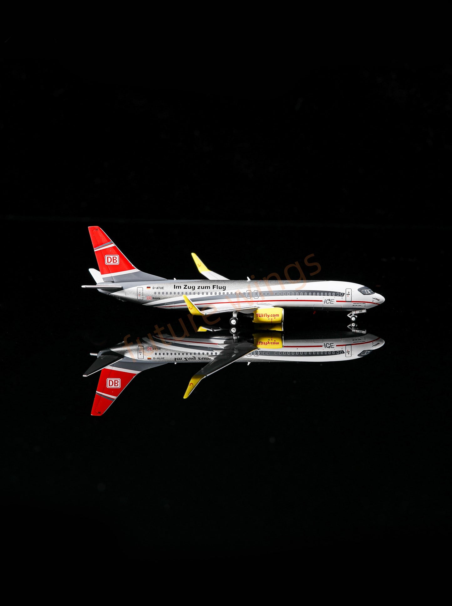 1:400 AeroPolaris 7380011 Tui Airways B737-800 D-ATUE Aircraft Model+Free Tractor