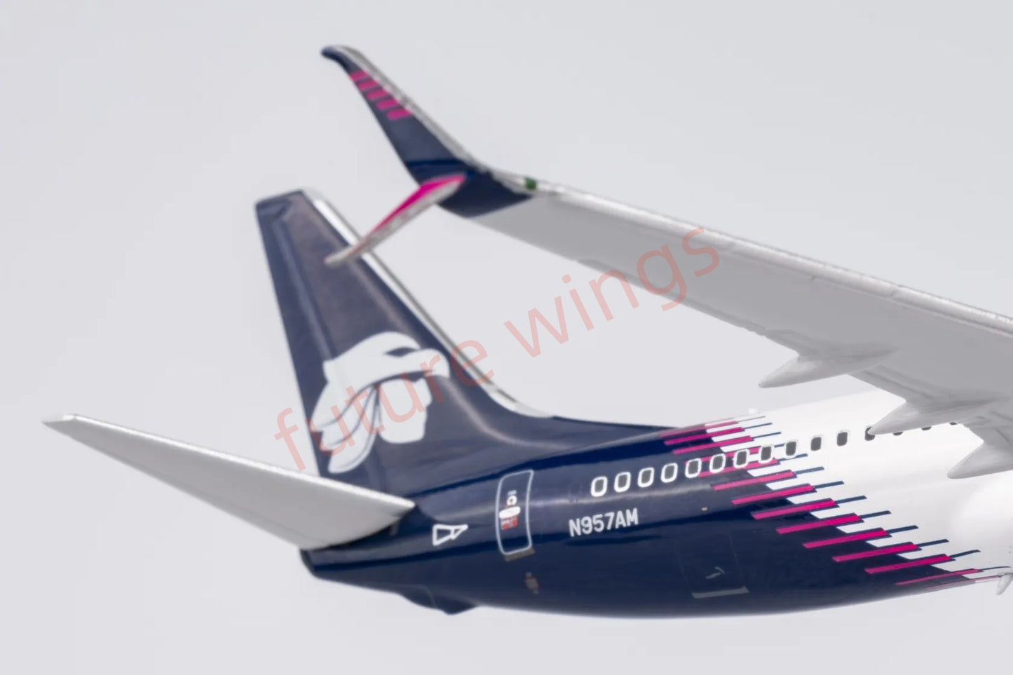 1:400 NG Models NG58247 AeroMexico B737-800/w N957AM Aircraft Model+Free Tractor