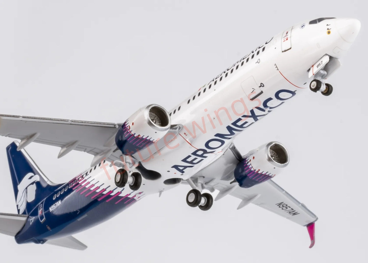 1:400 NG Models NG58247 AeroMexico B737-800/w N957AM Aircraft Model+Free Tractor
