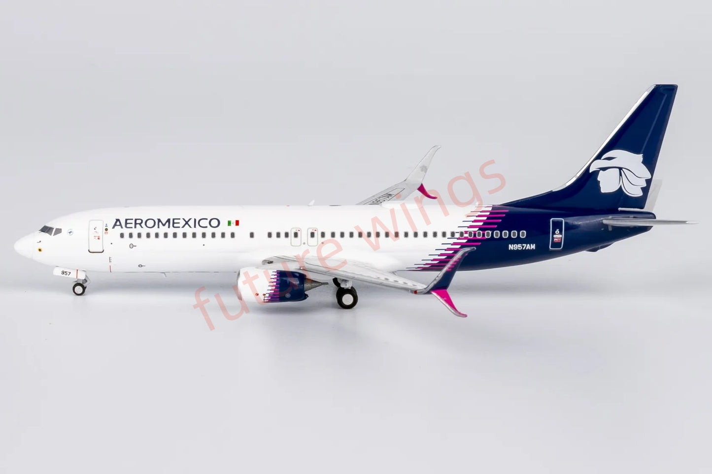 1:400 NG Models NG58247 AeroMexico B737-800/w N957AM Aircraft Model+Free Tractor