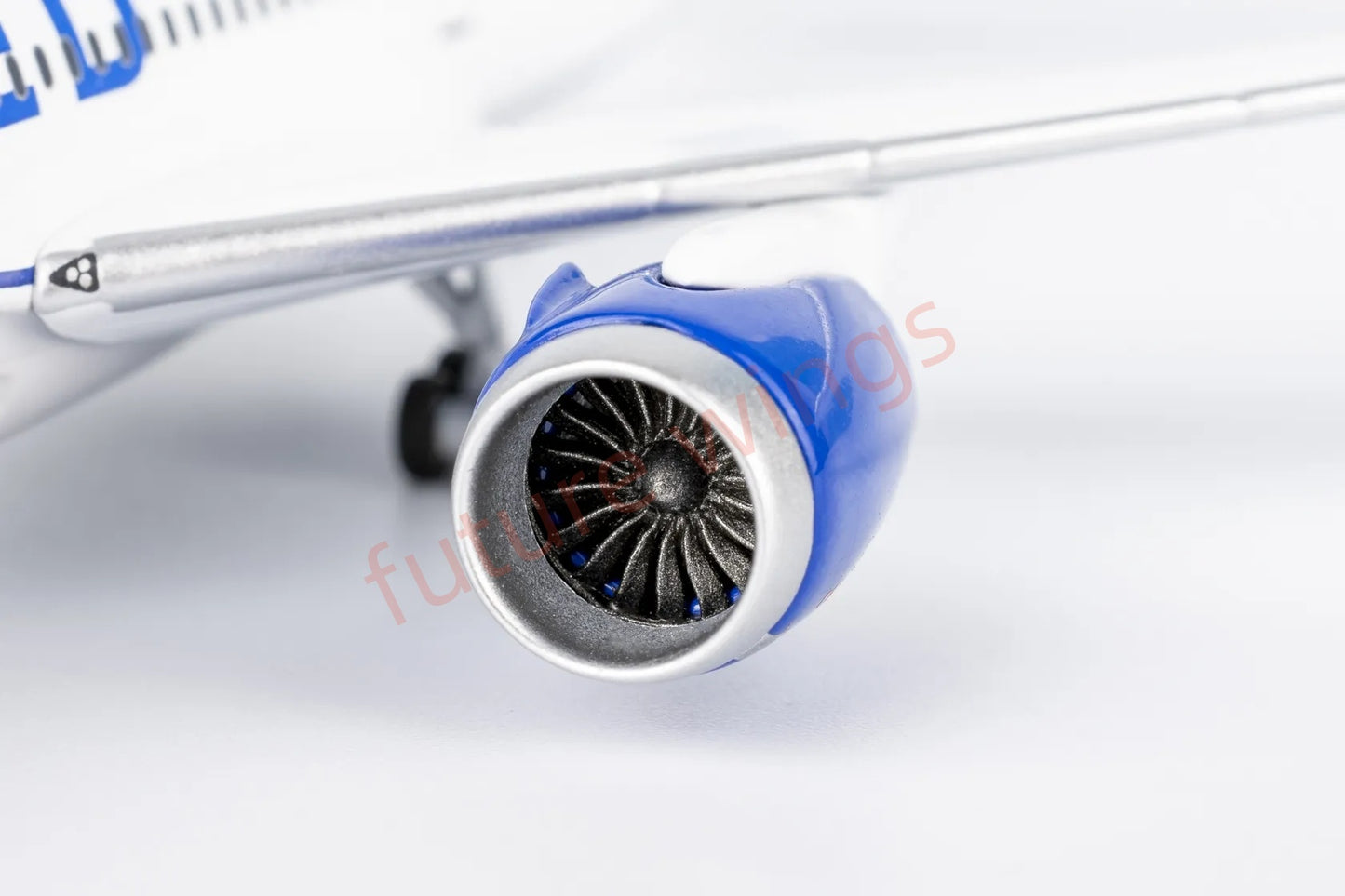 1:400 NG Models NG59032 United Airlines B787-8 N45905 Aircraft Model+Free Tractor