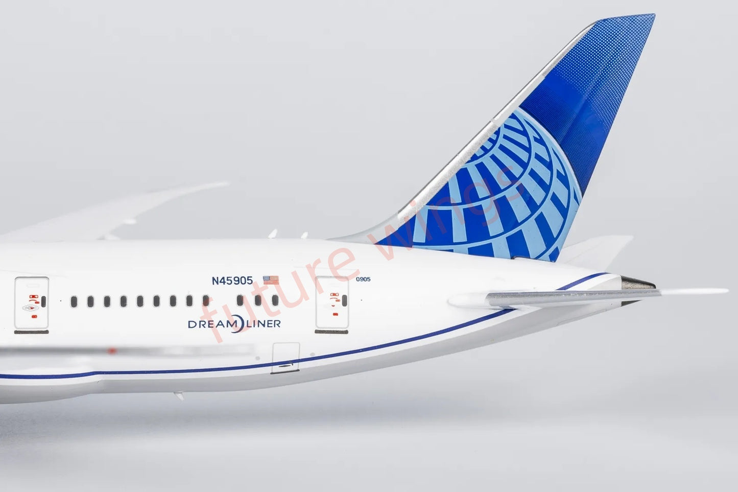 1:400 NG Models NG59032 United Airlines B787-8 N45905 Aircraft Model+Free Tractor