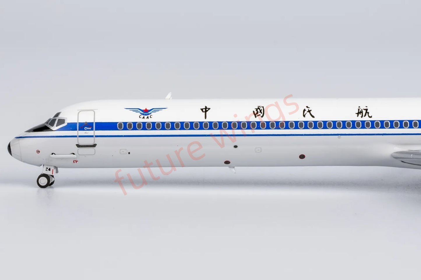 1:400 NG Models NG83016 CAAC McDonnell Douglas MD-82 B-2124 Aircraft Model+Free Tractor