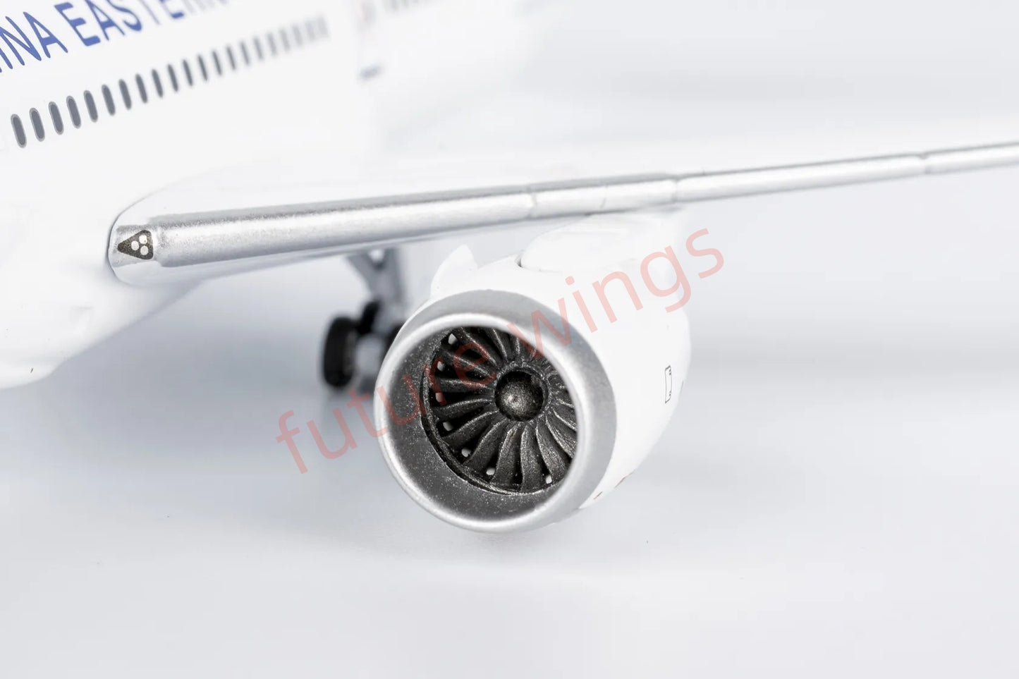 1:400 NG Models NG55137 China Eastern Airlines B787-9 B-226Q Aircraft Model+Free Tractor