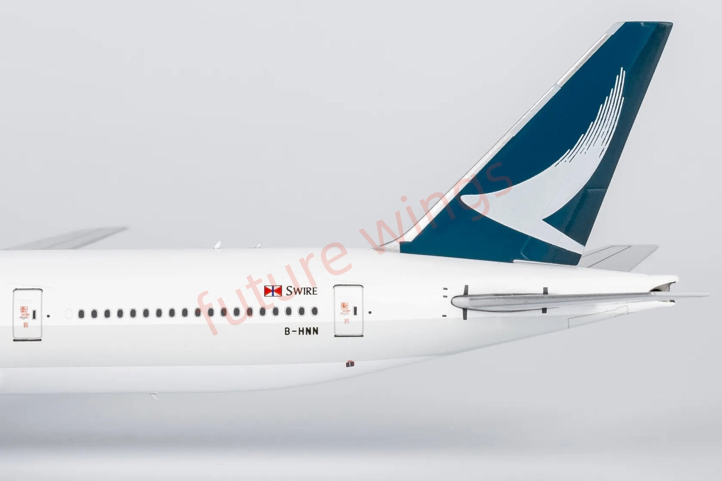 1:400 NG Models NG73072 Cathay Pacific B777-300 B-HNN Aircraft Model+Free Tractor