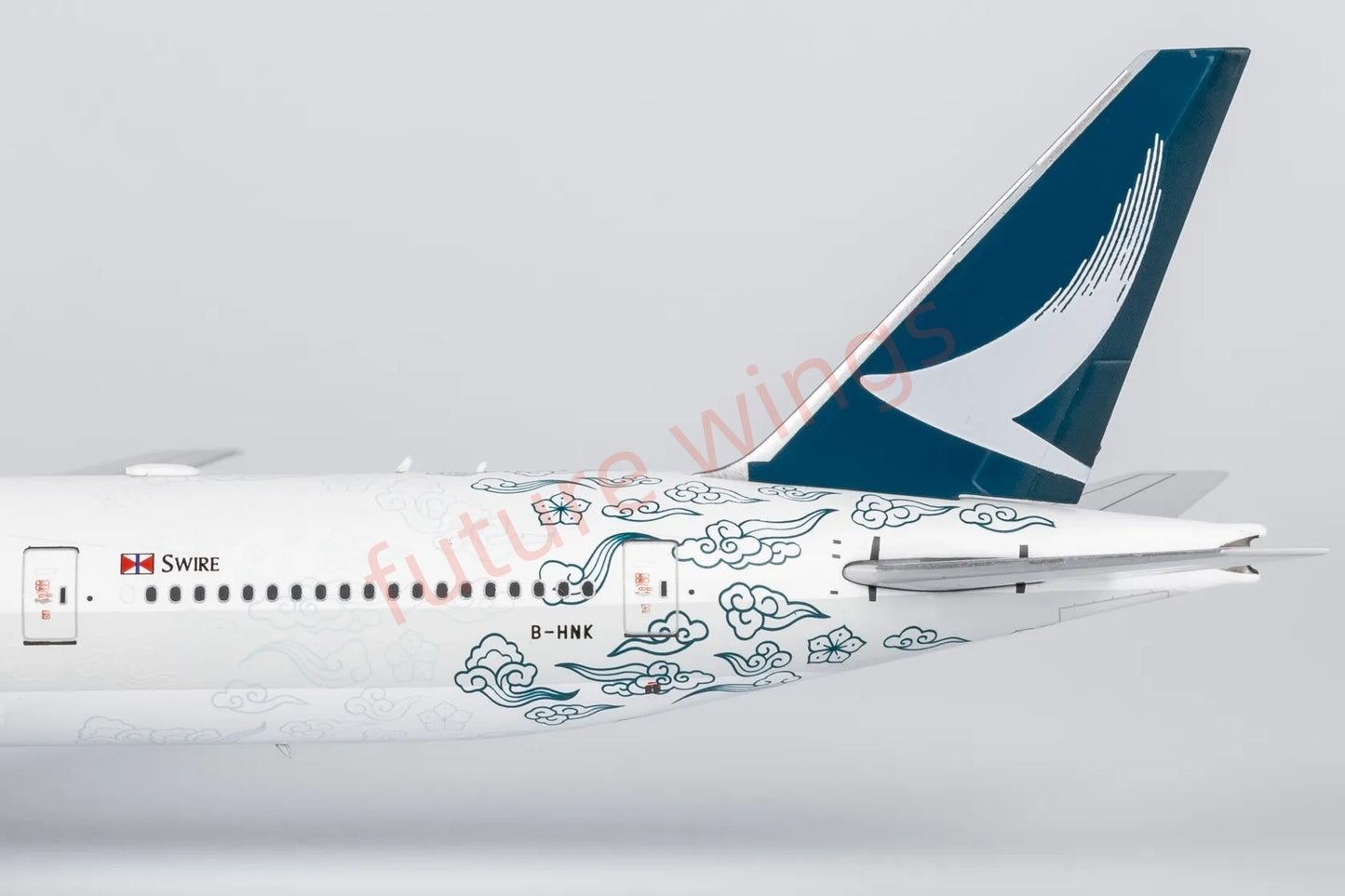 1:400 NG Models NG73071 Cathay Pacific B777-300 B-HNK Aircraft Model+Free Tractor