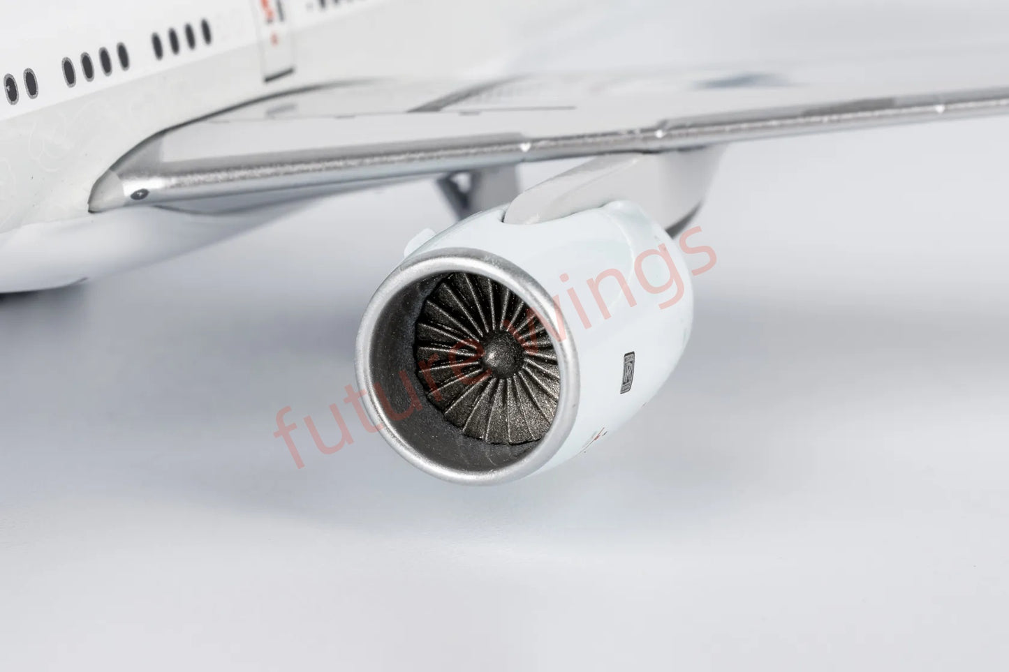 1:400 NG Models NG73071 Cathay Pacific B777-300 B-HNK Aircraft Model+Free Tractor