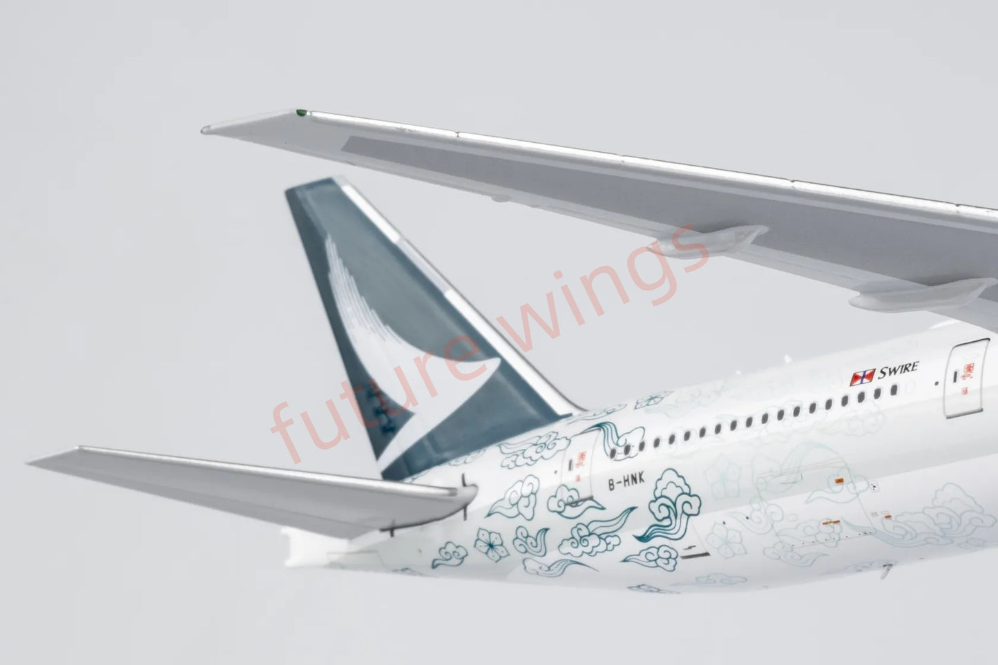1:400 NG Models NG73071 Cathay Pacific B777-300 B-HNK Aircraft Model+Free Tractor