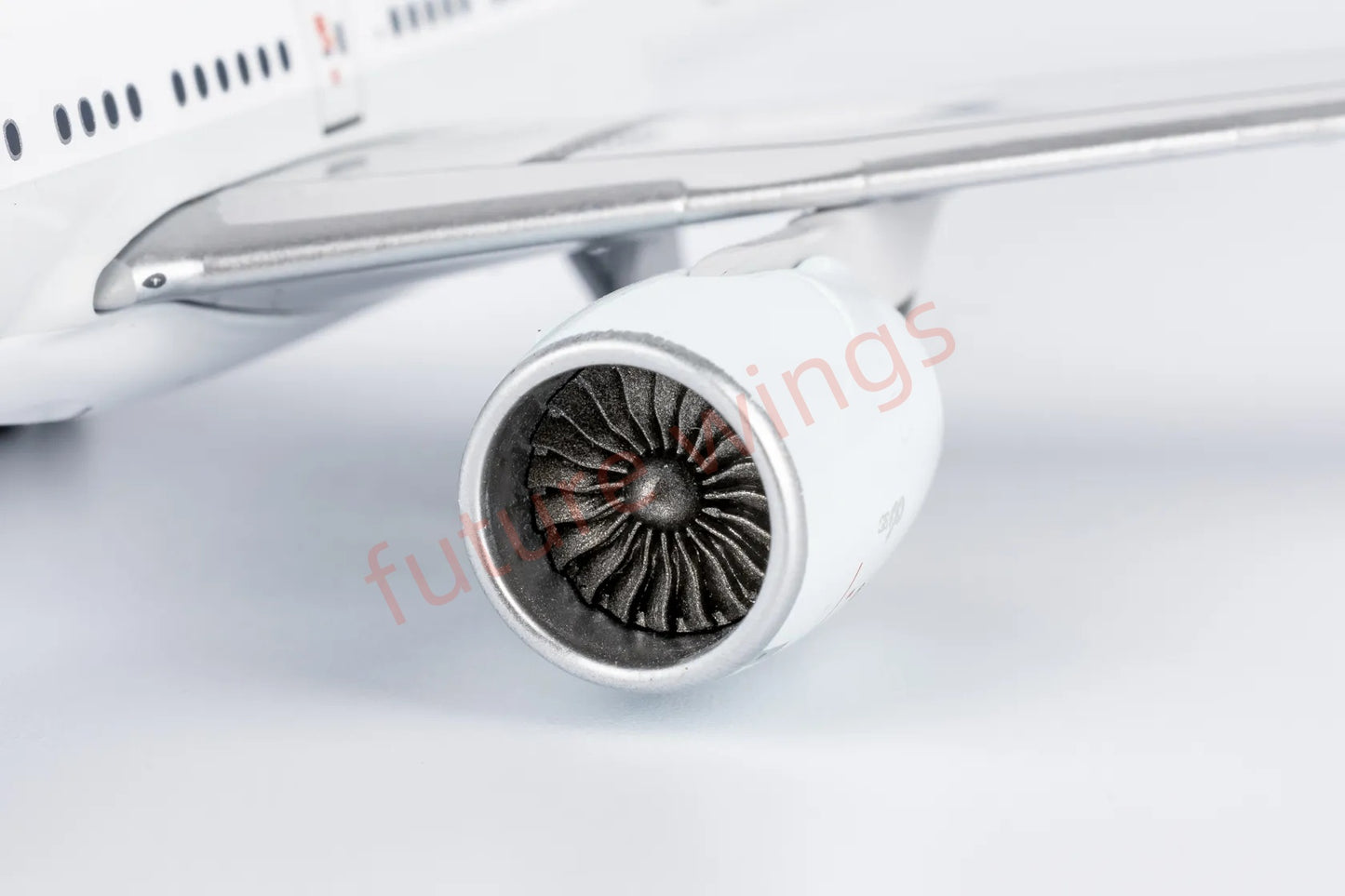 1:400 NG Models NG73069 Cathay Pacific B777-300ER B-KQW Aircraft Model+Free Tractor