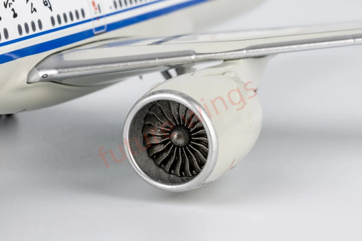 1:400 NG Models NG73065 Air China B777-300ER B-2045 Aircraft Model+Free Tractor
